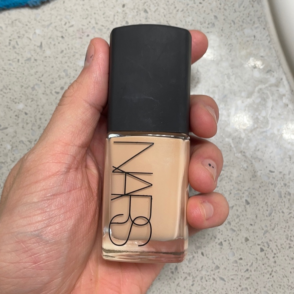 Nars Sheer Glow Foundation “Sante Fe”
